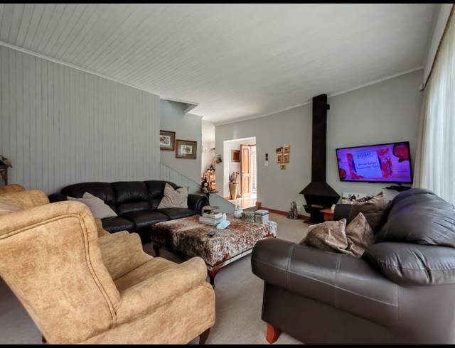 4 BEDROOM HOUSE FOR SALE IN THREE RIVERS EAST